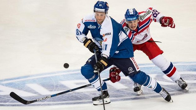 Finský útočník Ilari Filppula (vlevo) a český forvard Lukáš Radil v utkání turnaje Channel One Cup. Finský útočník Ilari Filppula (vlevo) a český forvard Lukáš Radil v utkání turnaje Channel One Cup.