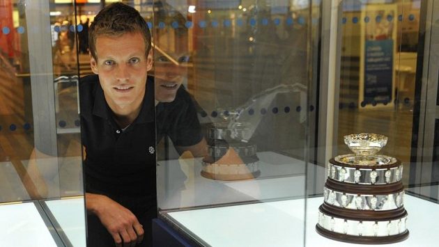 Tomáš Berdych na srazu tenistů před čtvrtfinále Davisova poháru proti Srbsku a zahájení výstavy "Nejcennější trofeje Petry Kvitové a Tomáše Berdycha". Tomáš Berdych na srazu tenistů před čtvrtfinále Davisova poháru proti Srbsku a zahájení výstavy "Nejcennější trofeje Petry Kvitové a Tomáše Berdycha".