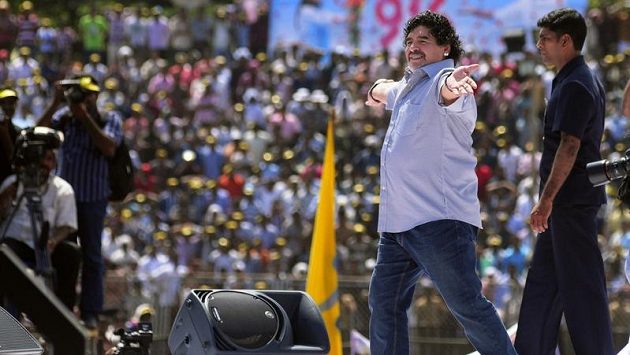 Diego Maradona (druhý zprava) Diego Maradona (druhý zprava)