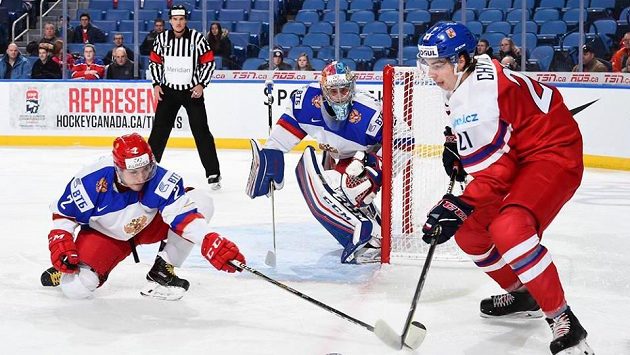 Český reprezentant Filip Chytil (21) během duelu s Ruskem na MS do 20 let. Český reprezentant Filip Chytil (21) během duelu s Ruskem na MS do 20 let.