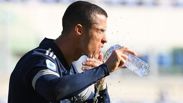 Cristiano Ronaldo z Juventusu při utkání s Laziem Řím. Cristiano Ronaldo z Juventusu při utkání s Laziem Řím.