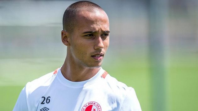 Letní posila Slavie Gino van Kessel před prvním společným tréninkem s týmem. Letní posila Slavie Gino van Kessel před prvním společným tréninkem s týmem.