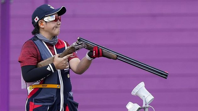 Naoko Išiharaová je ve svatyni kněžkou Naoko Išiharaová je ve svatyni kněžkou