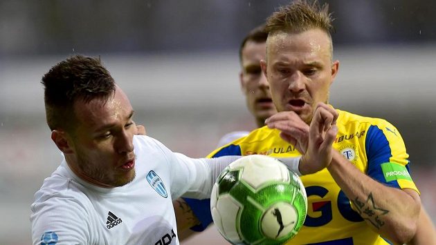 Zleva Aleksandar Šušnjar z Mladé Boleslavi a teplický Jakub Hora. Zleva Aleksandar Šušnjar z Mladé Boleslavi a teplický Jakub Hora.