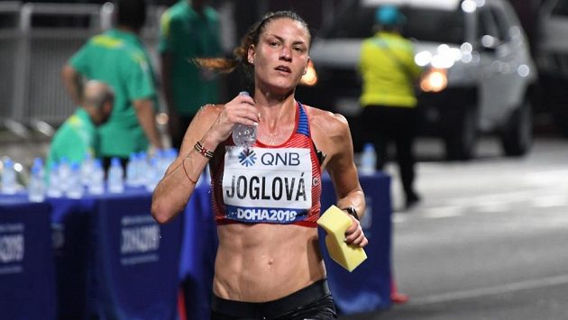 Marcela Jolgová na jedné z občerstvovacích stanic. Marcela Jolgová na jedné z občerstvovacích stanic.