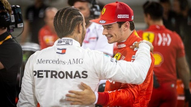 Lewis Hamilton a Charles Leclerc. Lewis Hamilton a Charles Leclerc.