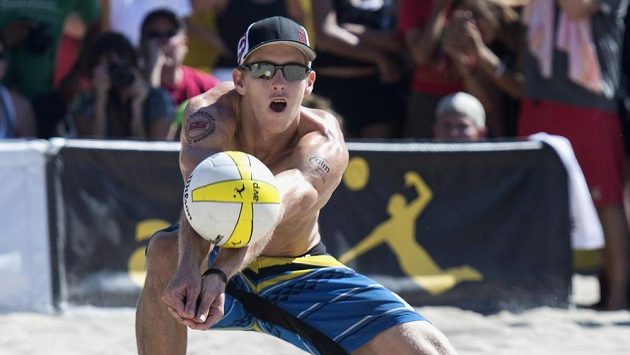 Plážový volejbalista USA Tri Bourne (na snímku) nahradí na olympiádě Taylor Crabb. Plážový volejbalista USA Tri Bourne (na snímku) nahradí na olympiádě Taylor Crabb.