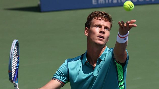 Tomáš Berdych nedal ve čtvrtečním utkání 3. kola v Cincinnati Tommymu Robredovi sebemenší šanci. Tomáš Berdych nedal ve čtvrtečním utkání 3. kola v Cincinnati Tommymu Robredovi sebemenší šanci.