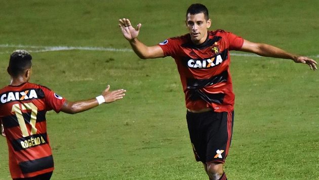 Fotbalisté Sportu Recife získali po 30 letech soudním rozhodnutím titul v brazilské lize - ilustrační foto. Fotbalisté Sportu Recife získali po 30 letech soudním rozhodnutím titul v brazilské lize - ilustrační foto.
