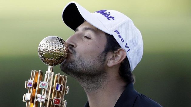 Francouz Alexander Levy se raduje po vítězství na European Open. Francouz Alexander Levy se raduje po vítězství na European Open.