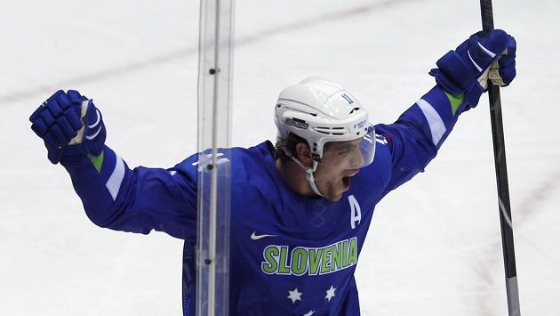 Anže Kopitar má důvod k radosti. Jeho gól pomohl k výhře Slovinců nad Slováky. Anže Kopitar má důvod k radosti. Jeho gól pomohl k výhře Slovinců nad Slováky.