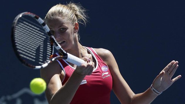Karolína Plíšková při finále ve Stanfordu s Němkou Angelique Kerberovou. Karolína Plíšková při finále ve Stanfordu s Němkou Angelique Kerberovou.