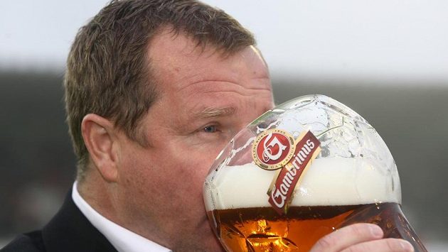 Reprezentační trenér Pavel Vrba se zlatým mokem... Reprezentační trenér Pavel Vrba se zlatým mokem...