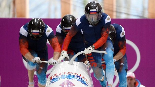Ruský čtyřbob, jehož členem byl Dmitrij Truněnkov, na olympiádě v Soči. Ruský čtyřbob, jehož členem byl Dmitrij Truněnkov, na olympiádě v Soči.