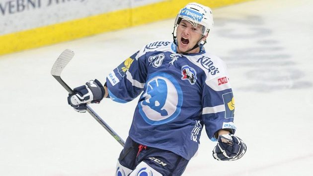 Richard Kristl z Plzně se raduje ze svého premiérového extraligového gólu. Richard Kristl z Plzně se raduje ze svého premiérového extraligového gólu.