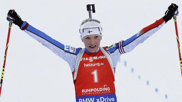 Finka Kaisa Mäkäräinenová se raduje z triumfu ve stíhačce v Ruhpoldingu. Finka Kaisa Mäkäräinenová se raduje z triumfu ve stíhačce v Ruhpoldingu.