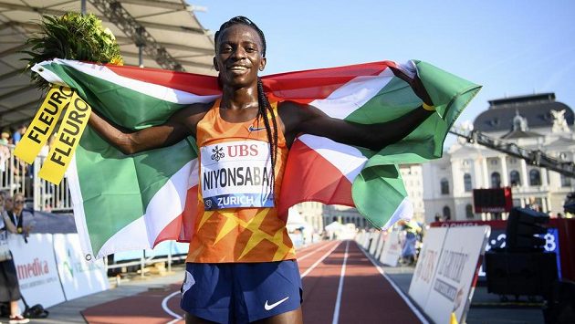 Francine Niyonsabaová z Burundi vylepšila v Záhřebu světový rekord na 2000 metrů. Francine Niyonsabaová z Burundi vylepšila v Záhřebu světový rekord na 2000 metrů.