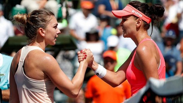 Simona Halepová a Agniezska Radwaňská jsou největšími favoritkami v anketě o nejoblíbenější tenistku. Simona Halepová a Agniezska Radwaňská jsou největšími favoritkami v anketě o nejoblíbenější tenistku.