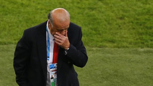 Zklamaný španělský kouč Vicente Del Bosque po utkání s Chile. Zklamaný španělský kouč Vicente Del Bosque po utkání s Chile.