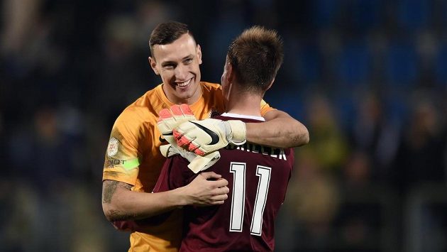 Brankář Sparty Marek Štěch a Lukáš Mareček oslavují vítězství v utkání 14. kola Synot ligy na Slovácku. Brankář Sparty Marek Štěch a Lukáš Mareček oslavují vítězství v utkání 14. kola Synot ligy na Slovácku.