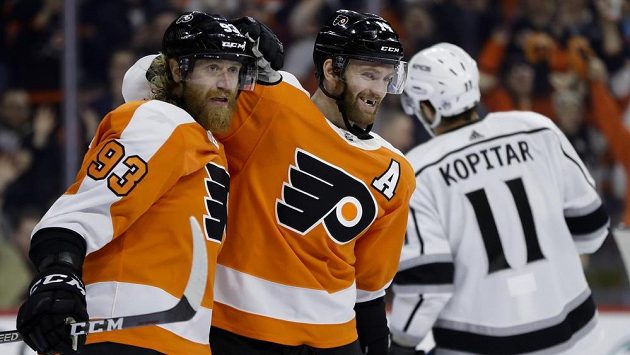 Hokejisté Philadelphia Flyers Sean Couturier a Jakub Voráček (vlevo) slaví gól (ilustrační foto) Hokejisté Philadelphia Flyers Sean Couturier a Jakub Voráček (vlevo) slaví gól (ilustrační foto)