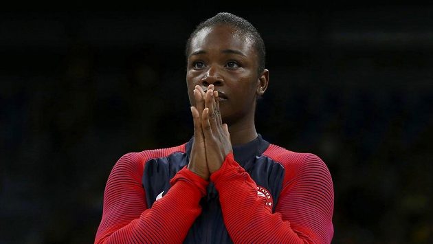 Zlatá americká boxerka Claressa Shieldsová. Zlatá americká boxerka Claressa Shieldsová.