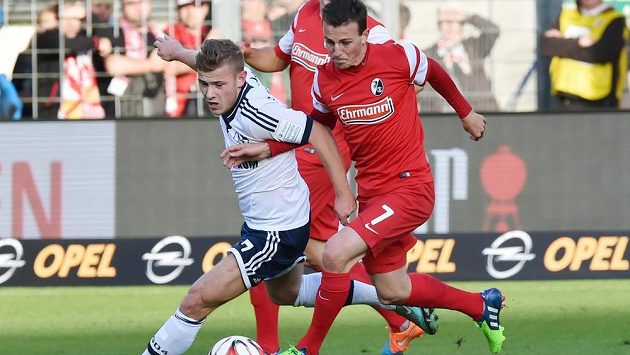 Vladimír Darida (7) dal letos za Freiburg tři góly ze značky pokutového kopu. Na penaltu si věří i v národním týmu. Vladimír Darida (7) dal letos za Freiburg tři góly ze značky pokutového kopu. Na penaltu si věří i v národním týmu.