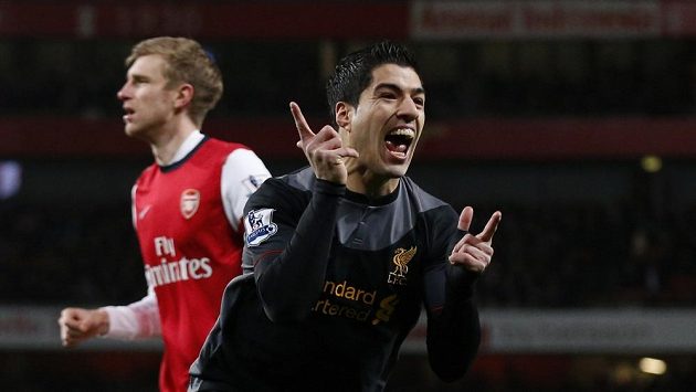 Útočník Liverpoolu Luis Suárez se raduje z branky. Útočník Liverpoolu Luis Suárez se raduje z branky.