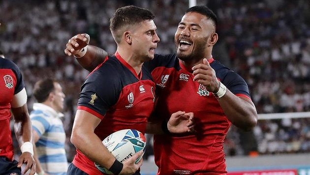 Ben Youngs, vlevo, slaví s Anthony Watsonem v utkání s Argentinou. Ben Youngs, vlevo, slaví s Anthony Watsonem v utkání s Argentinou.