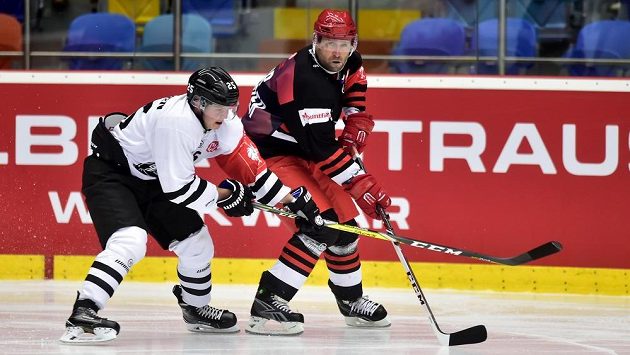 Zleva Teemu Väyrynen z Turku a Jaroslav Bednář z Hradce Králové. Zleva Teemu Väyrynen z Turku a Jaroslav Bednář z Hradce Králové.
