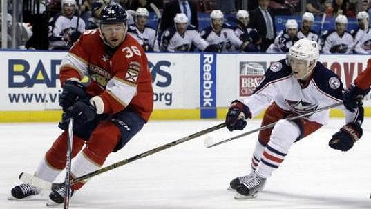 Finský útočník Jussi Jokinen (vlevo) ještě v dresu Floridy Panthers. Finský útočník Jussi Jokinen (vlevo) ještě v dresu Floridy Panthers.