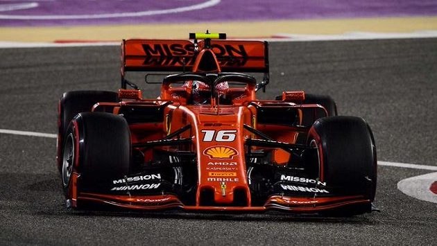 Ferrari chce do svého týmu i jezdkyně. Ferrari chce do svého týmu i jezdkyně.