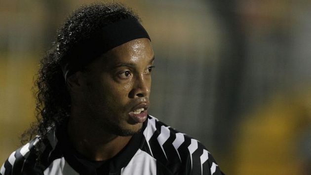 Hvězdný Ronaldinho poslední dobou nemá na růžích ustláno Hvězdný Ronaldinho poslední dobou nemá na růžích ustláno