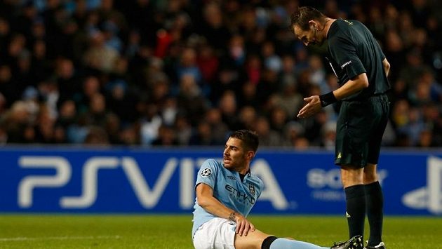 Český rozhodčí Pavel Královec řídil letos v říjnu zápas Ligy mistrů mezi Manchesterem City a Borussií Dortmund. Český rozhodčí Pavel Královec řídil letos v říjnu zápas Ligy mistrů mezi Manchesterem City a Borussií Dortmund.