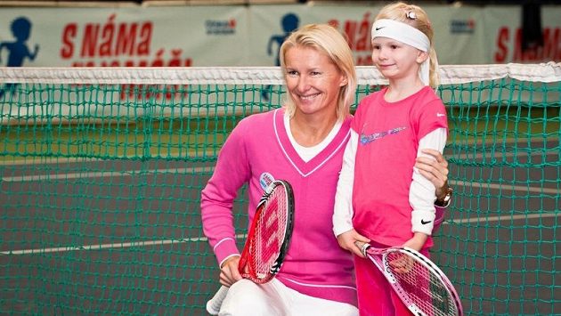 Jana Novotná při náboru tenisových talentů. Jana Novotná při náboru tenisových talentů.