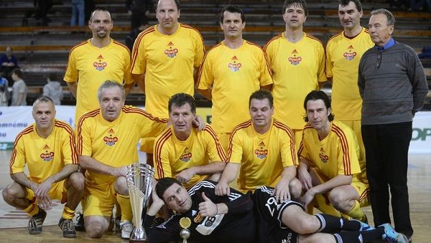 Dukla Praha, vítěz Vánočního turnaje fotbalových internacionálů. Dukla Praha, vítěz Vánočního turnaje fotbalových internacionálů.