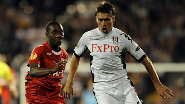 Zdeněk Grygera (vpravo) toho za Fulham kvůli zranění mnoho neodehrál. Zdeněk Grygera (vpravo) toho za Fulham kvůli zranění mnoho neodehrál.