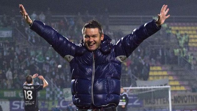 Kouč Příbrami David Vavruška se raduje po vítězství nad Plzní. Kouč Příbrami David Vavruška se raduje po vítězství nad Plzní.