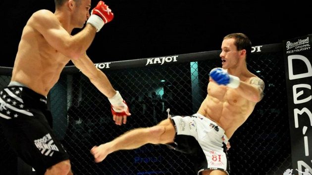 Michal Hamršmíd (vpravo) se vrací do klece. Ve čtvrtek ho čeká rozlučka s kariérou. Michal Hamršmíd (vpravo) se vrací do klece. Ve čtvrtek ho čeká rozlučka s kariérou.