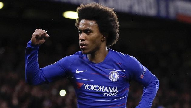 Brazilec Willian dokonale napodobil svoji čtyři roky starou trefu proti Dynamu Kyjev. Brazilec Willian dokonale napodobil svoji čtyři roky starou trefu proti Dynamu Kyjev.