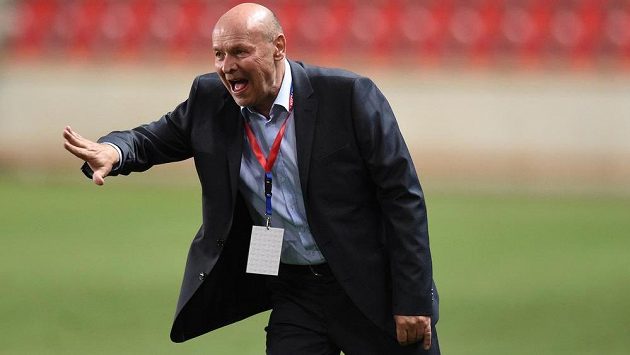Trenér Viktorie Plzeň Miroslav Koubek během utkání na Slavii. Trenér Viktorie Plzeň Miroslav Koubek během utkání na Slavii.
