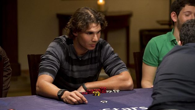 Rafael Nadal o pokerového stolu Rafael Nadal o pokerového stolu