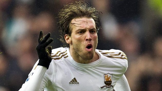 Španělský útočník ve službách Swansea Michu. Španělský útočník ve službách Swansea Michu.