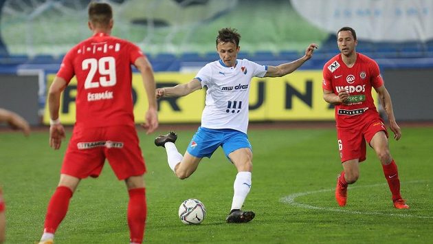 Zleva Adrián Čermák z Brna, Daniel Tetour z Ostravy a Pavel Dreksa z Brna. Zleva Adrián Čermák z Brna, Daniel Tetour z Ostravy a Pavel Dreksa z Brna.