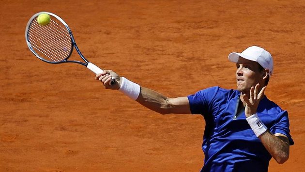 Tomáš Berdych na turnaji v Madridu skončil ve čtvrtfinále na raketě domácího favorita Rafaela Nadala. Tomáš Berdych na turnaji v Madridu skončil ve čtvrtfinále na raketě domácího favorita Rafaela Nadala.