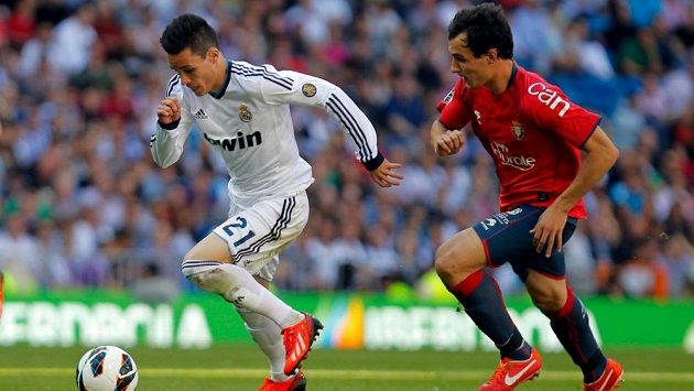 Útočník José Callejón (vlevo) v dresu Realu Madrid v utkání španělské ligy proti Osasuně. Útočník José Callejón (vlevo) v dresu Realu Madrid v utkání španělské ligy proti Osasuně.