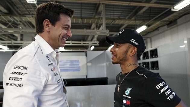 Toto Wolff a Lewis Hamilton. Toto Wolff a Lewis Hamilton.