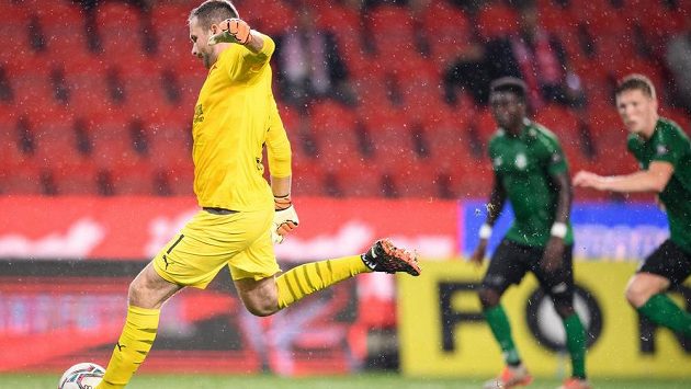 Brankář Slavie Praha Ondřej Kolář proměňuje nařízenou penaltu a střílí gól na 3:0 během utkání 2. kola Fortuna ligy s Příbramí. Brankář Slavie Praha Ondřej Kolář proměňuje nařízenou penaltu a střílí gól na 3:0 během utkání 2. kola Fortuna ligy s Příbramí.