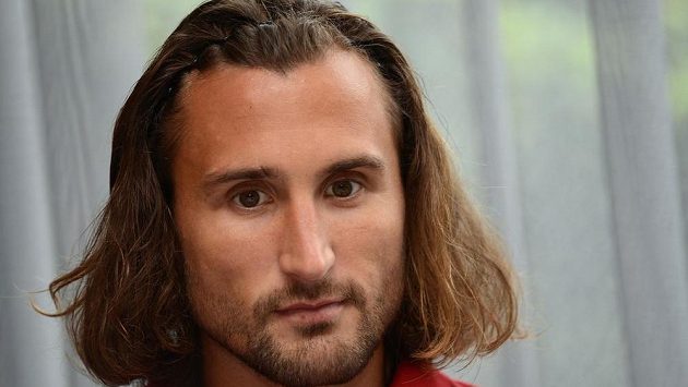 Záložník Petr Jiráček na archivním snímku ze srazu české fotbalové reprezentace. Záložník Petr Jiráček na archivním snímku ze srazu české fotbalové reprezentace.