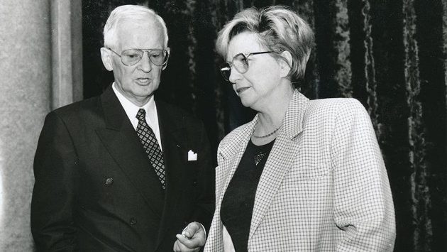 Bývalý místopředseda Českého olympijského výboru Přemysl Herych na archivním snímku s Věrou Čáslavskou. Bývalý místopředseda Českého olympijského výboru Přemysl Herych na archivním snímku s Věrou Čáslavskou.